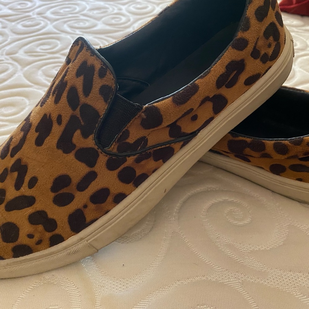 CANDIES 🐆CHEETAH PRINT 🐆SLIP ONS - Picture 2 of 5